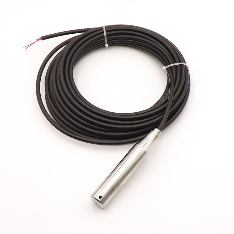 Sensor de nível submersível com cabo de polivinil fluoreto com estabilidade de 0,25% FS/ ano e faixa de temperatura de -20°C a 80°C